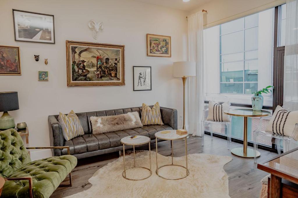 The Hive 302 King With Balcony Hotel Wilmington Bagian luar foto