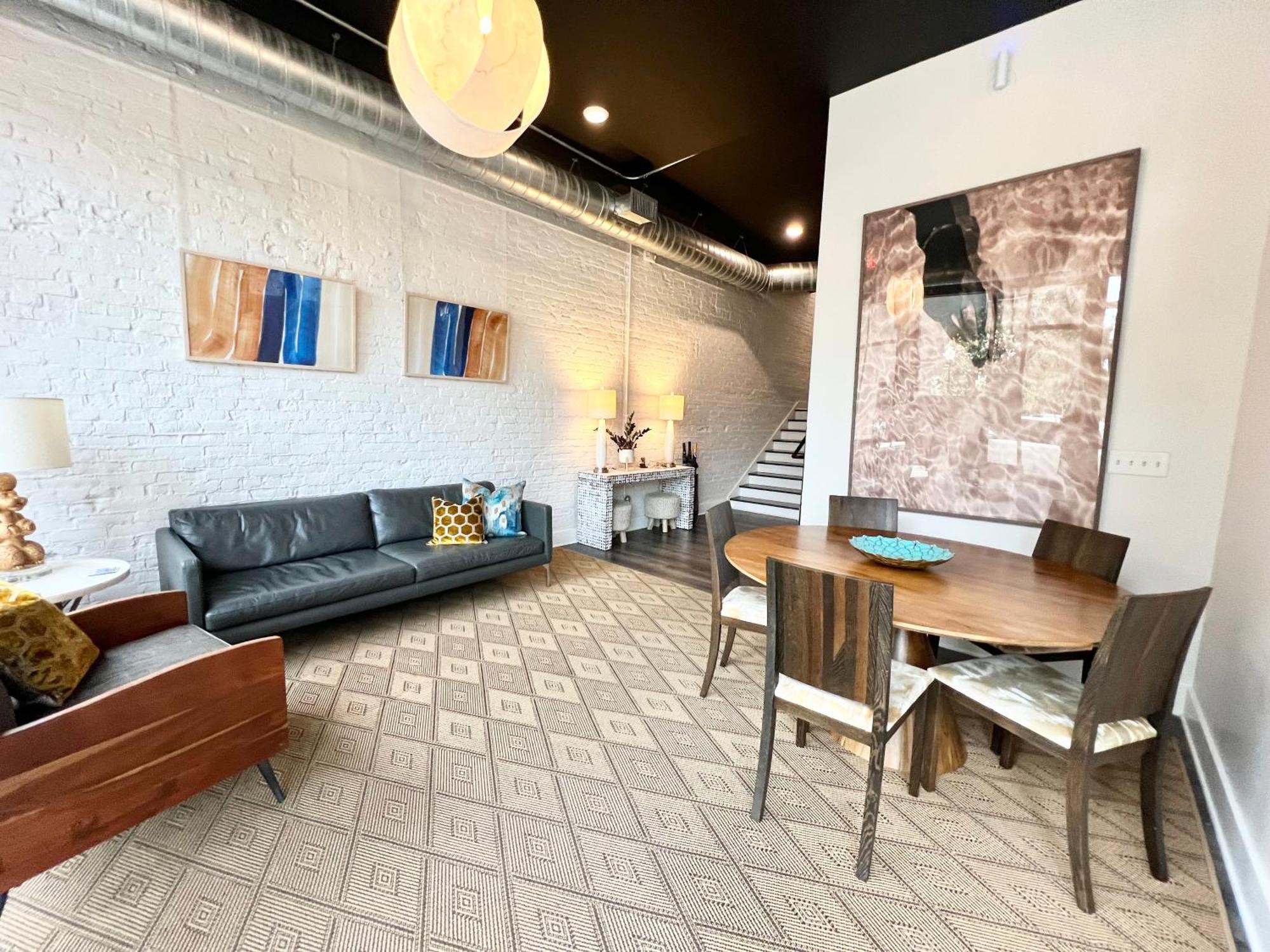 The Hive 302 King With Balcony Hotel Wilmington Bagian luar foto