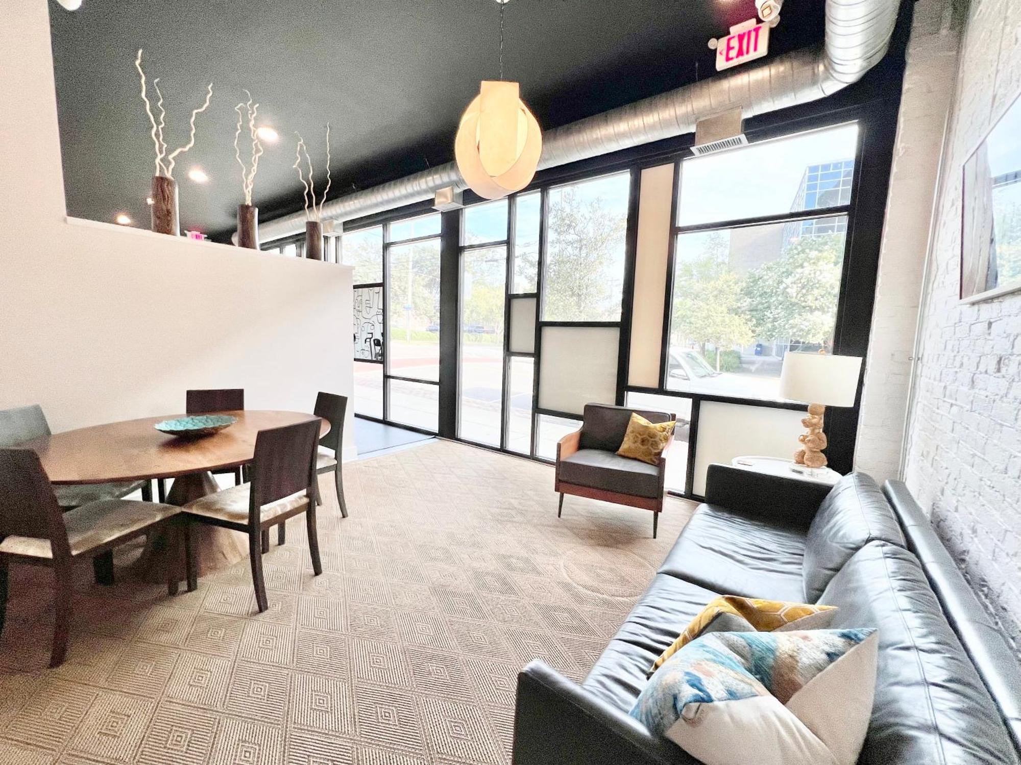 The Hive 302 King With Balcony Hotel Wilmington Bagian luar foto